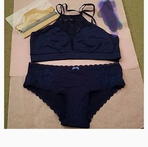 🍑Victoria's Secret M  bralette and S panty🍑